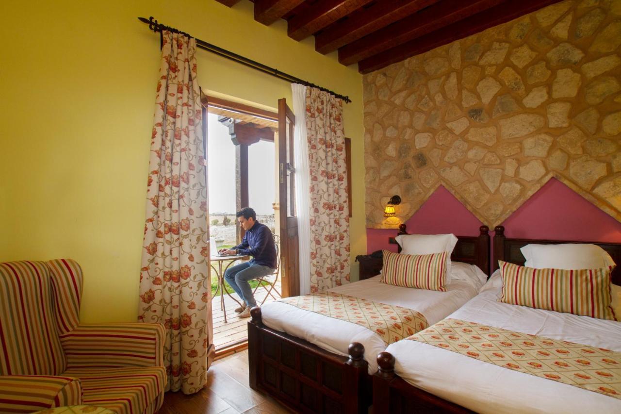 Ibersol La Casona De Andrea Hotel Tiedra ภายนอก รูปภาพ